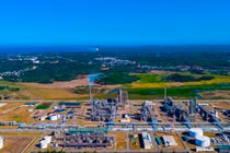 Nhà máy lọc dầu Dung Quất và Nghi Sơn: Hai "mắt xích" then chốt trong bài toán năng lượng Việt Nam