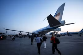 Ảnh chụp chuyên cơ Air Force One sau khi Tổng thống Mỹ Donald Trump lên máy bay sau hội nghị thượng đỉnh NATO tại Ankara, Thổ Nhĩ Kỳ. Ảnh: Getty.