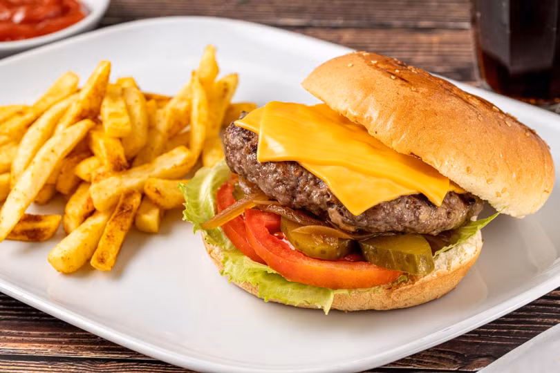 cheesburger-va-khoai-tay-chien.jpg