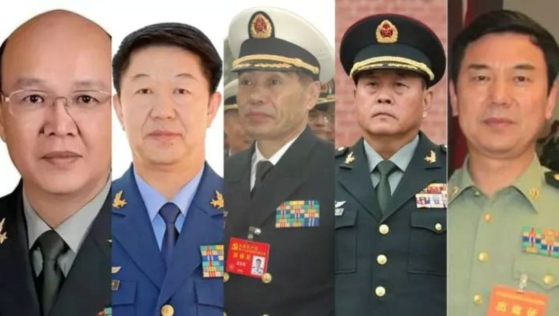 Năm thượng tướng quân đội Trung Quốc bị Ủy ban Thường vụ Quốc hội bãi miễn tư cách đại biểu quốc hội hôm 26/2. Từ trái qua phải: Lý Vỹ, Vu Trung Phúc, Thẩm Kim Long, Lý Kiều Minh, Tần Sinh Tường. Ảnh: Singtao.