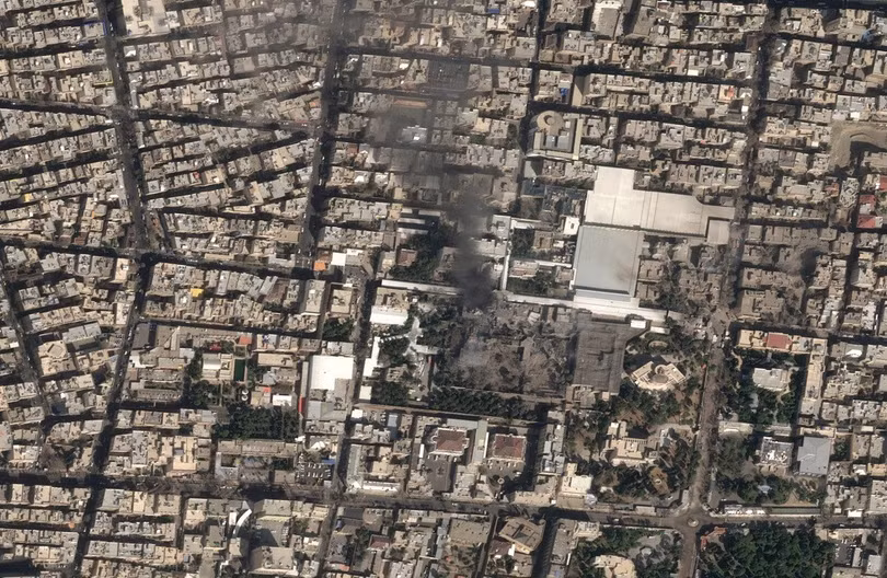 Hình ảnh vệ tinh cho thấy dinh thự của Lãnh đạo tối cao Iran Ali Khamenei bị tên lửa Israel phá hủy sáng 28/2. Ảnh: QQnews.