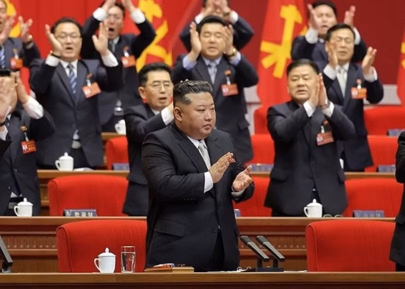 Nhà lãnh đạo Kim Jong-un tái đắc cử Tổng Bí thư Đảng Lao động Triều Tiên tại Đại hội 9 hôm 22/2. Ảnh: Dongfang.