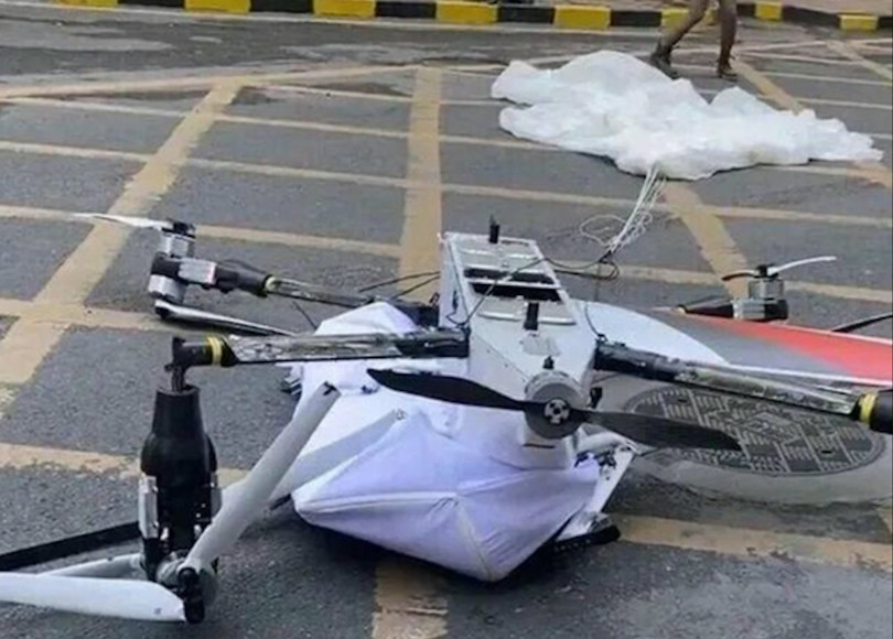 Máy bay không người lái giao hàng rơi giữa phố gây lo ngại, Ảnh: HK01