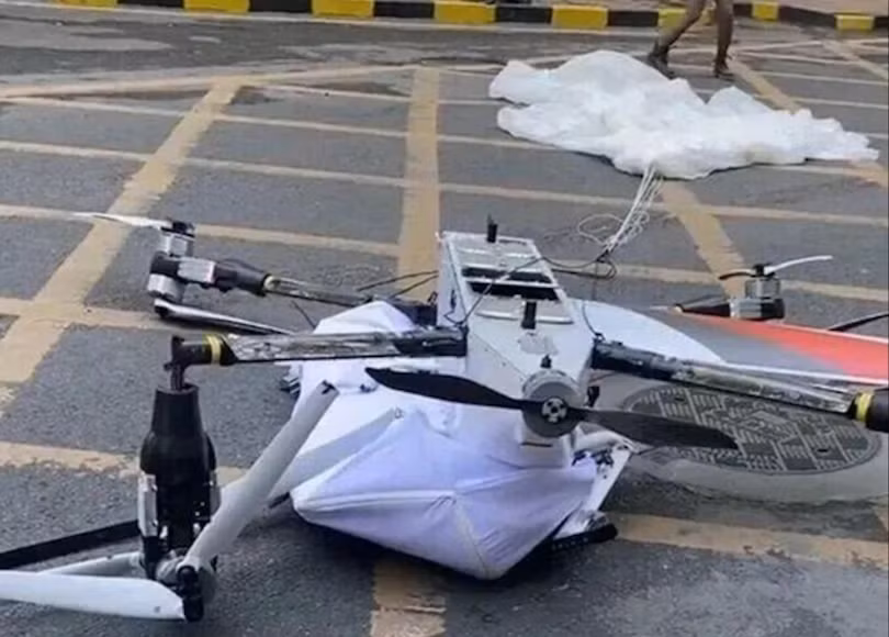 Máy bay không người lái giao hàng rơi giữa phố gây lo ngại, Ảnh: HK01
