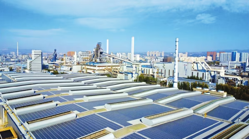 Công suất dư thừa, cạnh tranh giá cả và rào cản thương mại quốc tế đã khiến ngành quang điện Trung Quốc đang là vùng nguy cơ cao. Ảnh: Sina.