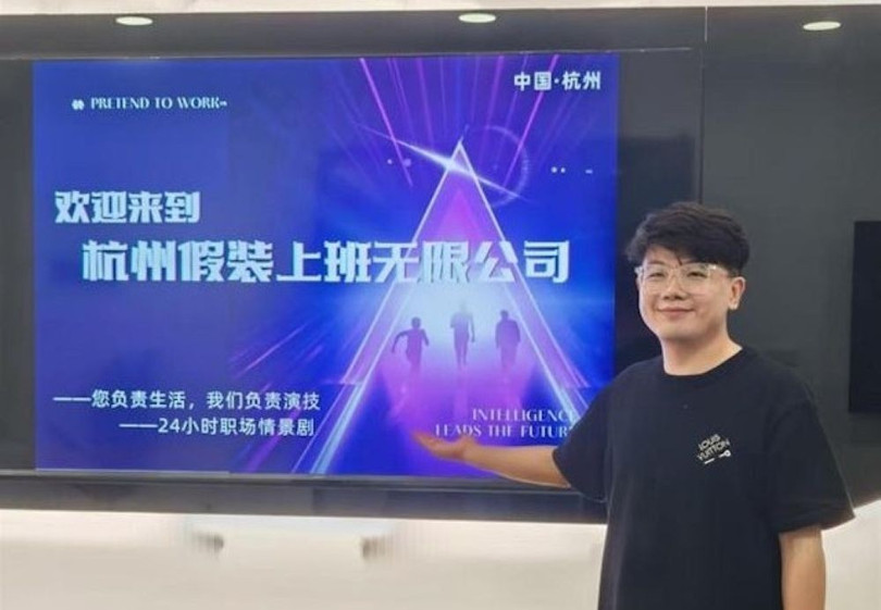 Ông chủ Trần Anh Kiện của Công ty giả vờ đi làm ở Hàng Châu. Ảnh: Jimu.