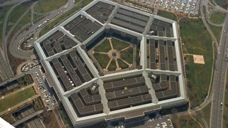 Do kho dự trữ vũ khí, khí tài quân sự suy giảm, Lầu Năm Góc phải đàm phán với các doanh nghiệp dân sự để họ sản xuất hàng quân sự. Ảnh: Getty.