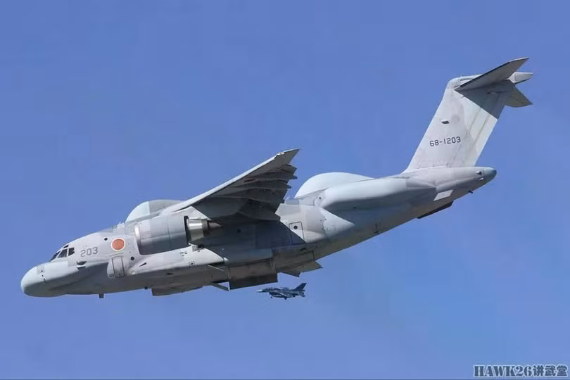 tiem-kich-bay-kem.jpg