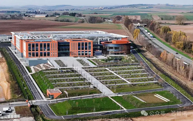 Nhà máy mới xây dựng xong của Huawei ở Pháp có thể bị bán do làn sóng tẩy chay thiết bị hãng này ở châu Âu. Ảnh: Sohu.