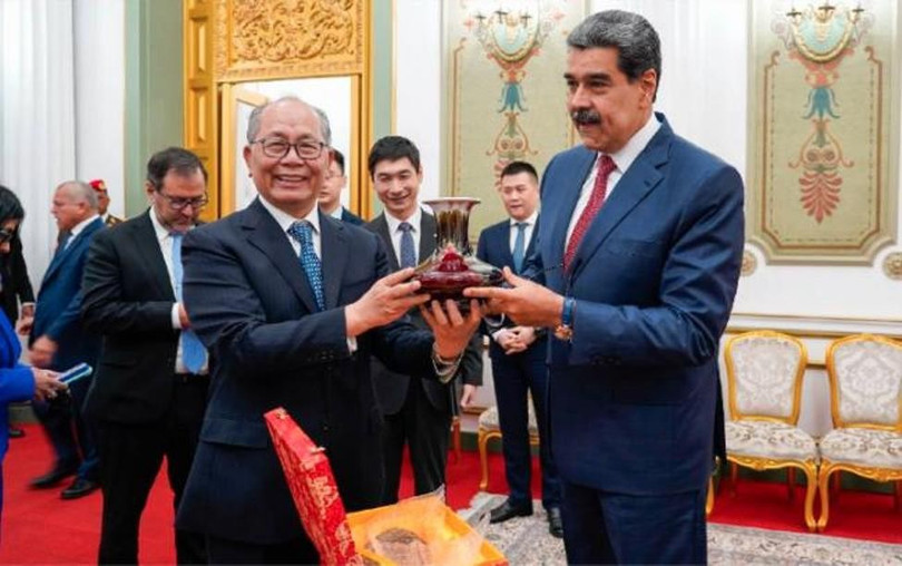 maduro-tiep-dac-phai-vien-tq.jpg