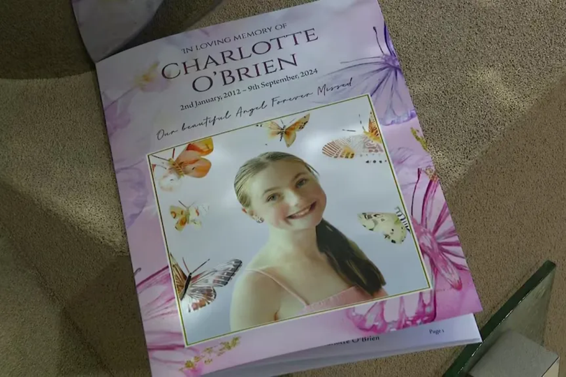 Charlotte O'Brien, bé gái 12 tuổi đã tự sát sau khi liên tục bị bắt nạt và quấy rối trên mạng ở trường là tác nhân trực tiếp khiến Australia cấm người vị thành niên sử dụng mạng xã hội. Ảnh: Guancha.