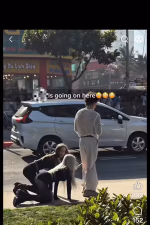 Hình ảnh phản cảm trên đoạn clip đang được phát tán trên mạng Facebook.