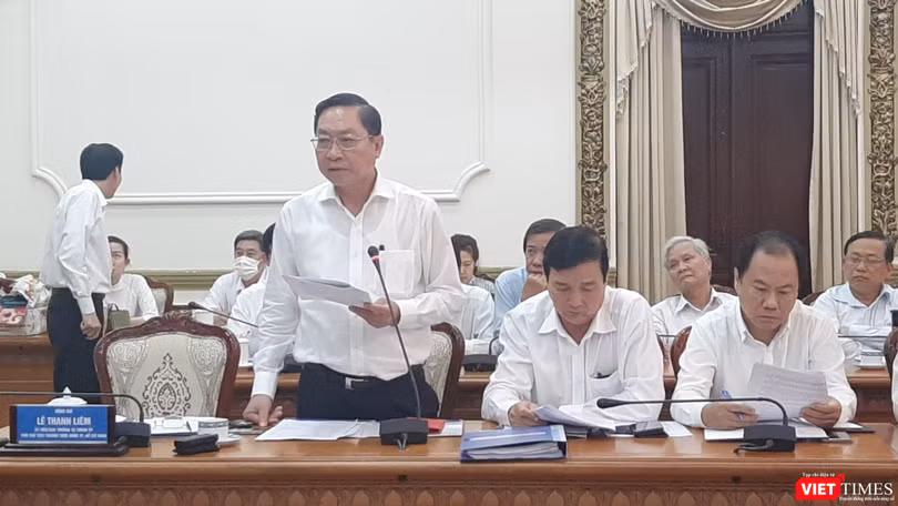 Ông Nguyễn Tấn Bỉnh – Giám đốc Sở Y tế TP.HCM thông tin thành phố sẽ phát 5 triệu tờ rơi khuyến cáo phòng chống dịch bệnh viêm đường hô hấp cấp do virus Corona. Ảnh: Nguyễn Trăm