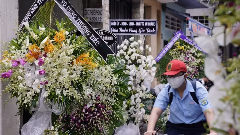 Không khí tang thương bao trùm con hẻm nhỏ đường Trần Quang Diệu. Ảnh: Zing