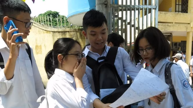 Thí sinh đang mong chờ ngày công bố điểm chuẩn đỗ vào các trường đại học, năm học 2020-2021. Ảnh minh họa: Internet