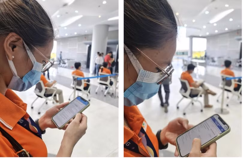 Người dân đọc tin nhắn và kiểm tra thông tin trước khi tiêm. Ảnh: SYT TP.HCM Người dân đọc tin nhắn và kiểm tra thông tin trước khi tiêm. Ảnh: SYT TP.HCM