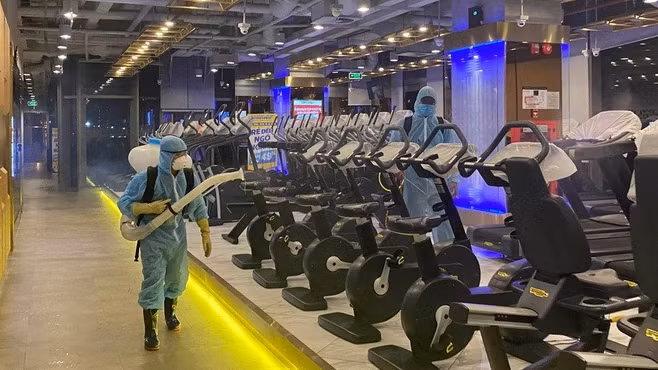 Khử khuẩn phòng gym. Ảnh: Internet