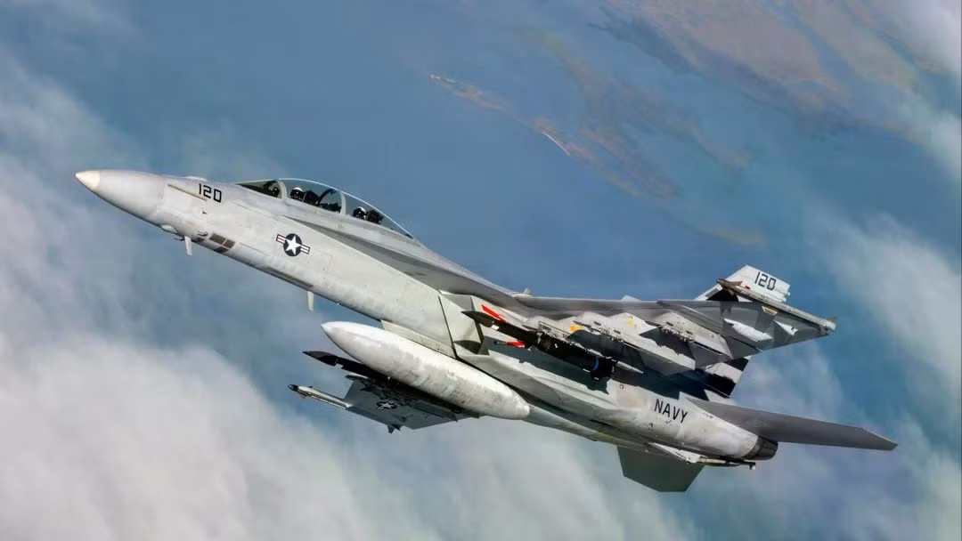Hải quân Mỹ dự định trang bị cho mỗi máy bay F/A-18E/F Super Hornet của mình tối đa 4 tên lửa siêu thanh Blackbeard. Ảnh: SCMP.