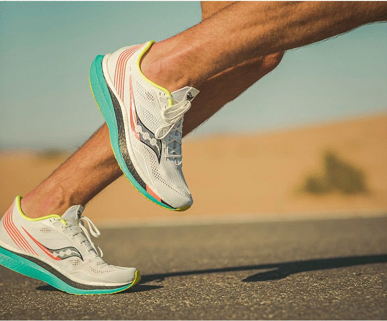 Cận cảnh đôi giày Endorphin Pro của hãng Saucony (Mỹ) Cận cảnh đôi giày Endorphin Pro của hãng Saucony (Mỹ)