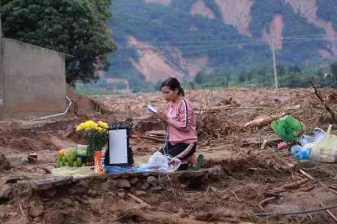 Sau trận lũ quét kinh hoàng ở Lai Châu: “Tôi chạy khắp nơi tìm mẹ nhưng không thấy nữa”