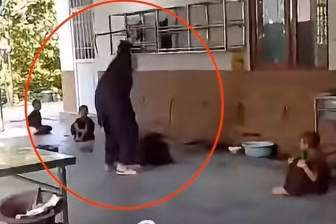 Người đánh 5 chú tiểu tại chùa Bầu khai gì?