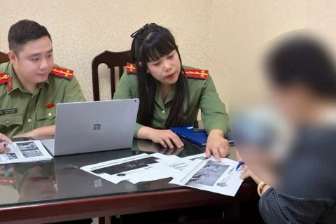 Tung tin lãnh đạo UBND Hà Nội xin thôi chức, người phụ nữ bị xử phạt