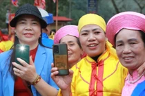 Công nghệ 5G Advanced giúp người dân livestream lễ hội, sự kiện đông người luôn ổn định, hình ảnh sắc nét, không gián đoạn dù lượng truy cập tăng cao.