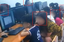 Hình ảnh trích xuất từ camera cho thấy giám thị hỗ trợ thí sinh làm bài trong quá trình thi. Ảnh Vioedu.