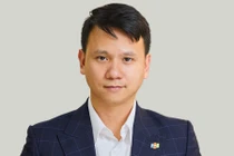 Ông Nguyễn Xuân Phong (giữa) được bổ nhiệm làm Giám đốc Công nghệ Tập đoàn FPT. Ảnh: FPT.