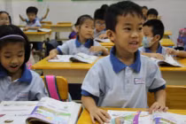 Bộ Giáo dục và Đào tạo cho rằng việc thống nhất SGK giúp ổn định chính sách học liệu quốc gia, tạo niềm tin, đồng thuận xã hội trong giáo dục phổ thông. 