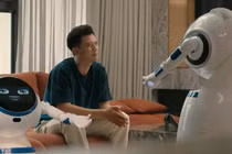  Robot Cruzr thủ vai NgaVi trong phim “Cách em 1 milimet” là robot thông minh do Viễn (diễn viên Hà Việt Dũng thủ vai) chế tạo. 