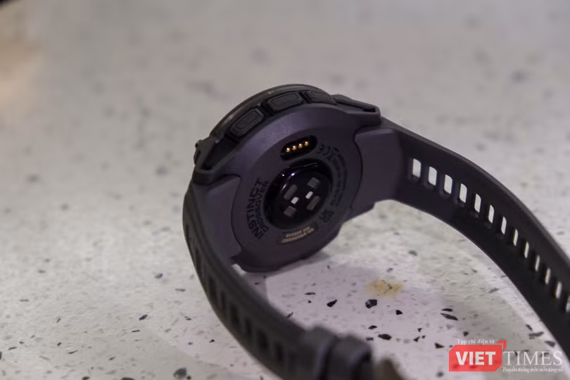 vt-garmin-instinct-crossover-amoled-gia-17-trieu-co-xung-dang-anh-11.jpg
