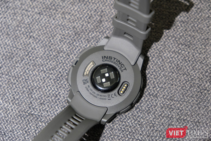 vt-garmin-instinct-crossover-amoled-gia-17-trieu-co-xung-dang-anh-8.jpg