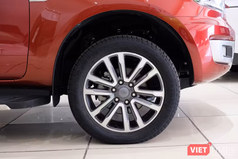 vt-ford-everest-rot-hon-300-trieu-dong-sau-4-nam-su-dung-anh-5.jpg