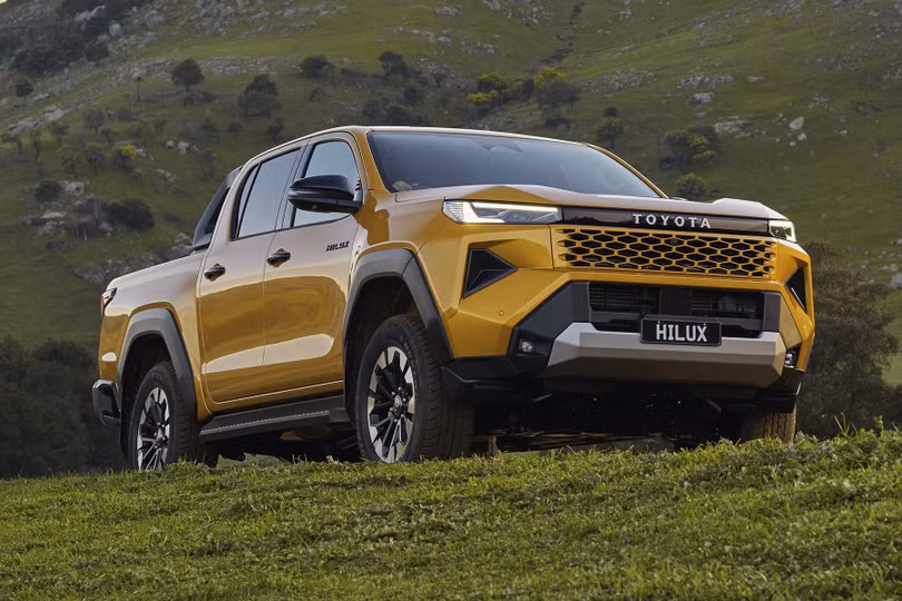 toyota-hilux-the-he-moi-ra-mat-viet-nam-vao-thang-sau-ford-ranger-nen-de-chung-anh-2.jpg