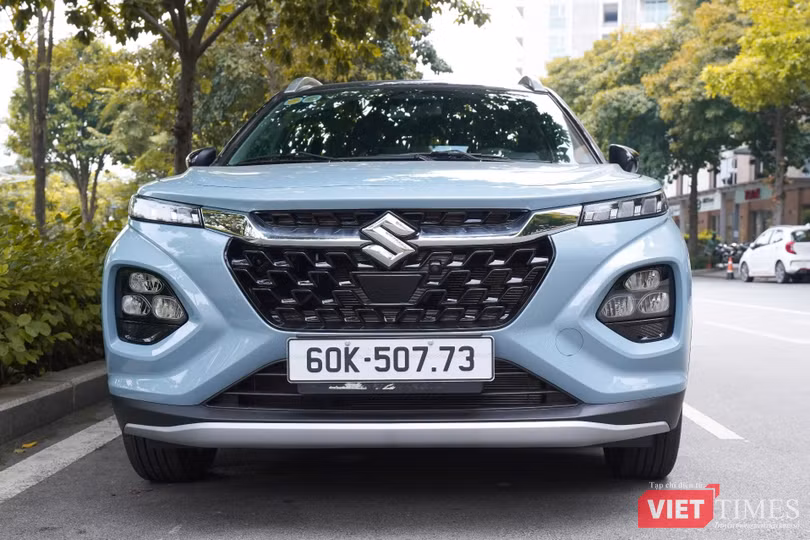 vt-toyota-camry-va-loat-xe-hybrid-nhat-han-giam-gia-truoc-them-2026-anh-2.jpg
