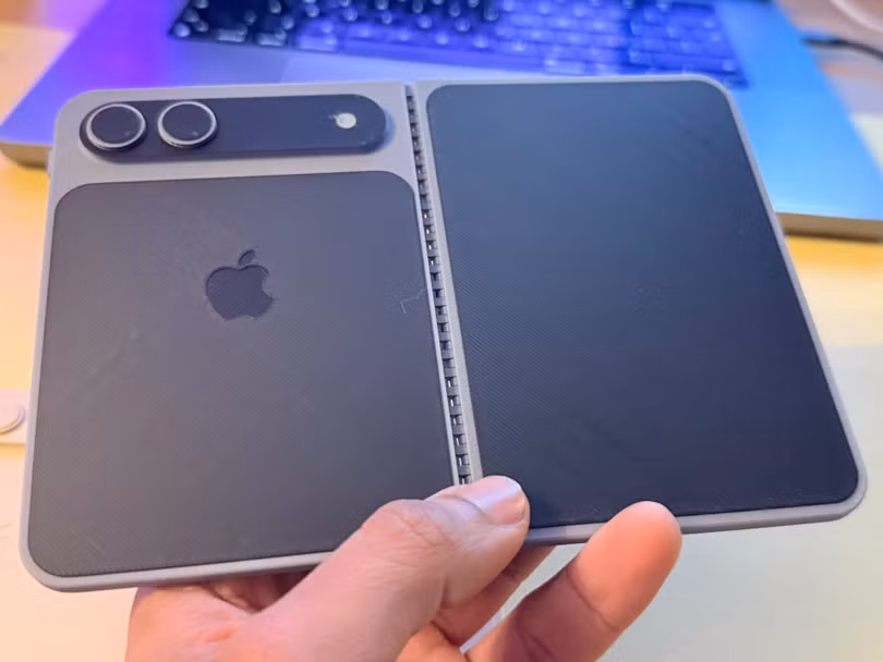xem-truoc-iphone-man-hinh-gap-qua-ban-in-3d-kich-thuoc-gan-voi-ipad-mini-anh-2.jpg