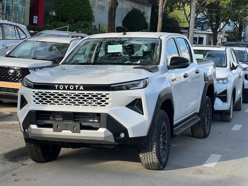 toyota-hilux-the-he-moi-lo-gia-22de-tho22-truoc-ngay-ra-mat-anh-1.jpg