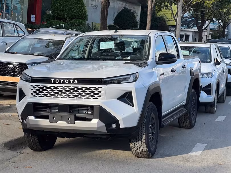 toyota-hilux-the-he-moi-lo-gia-22de-tho22-truoc-ngay-ra-mat-anh-1.jpg