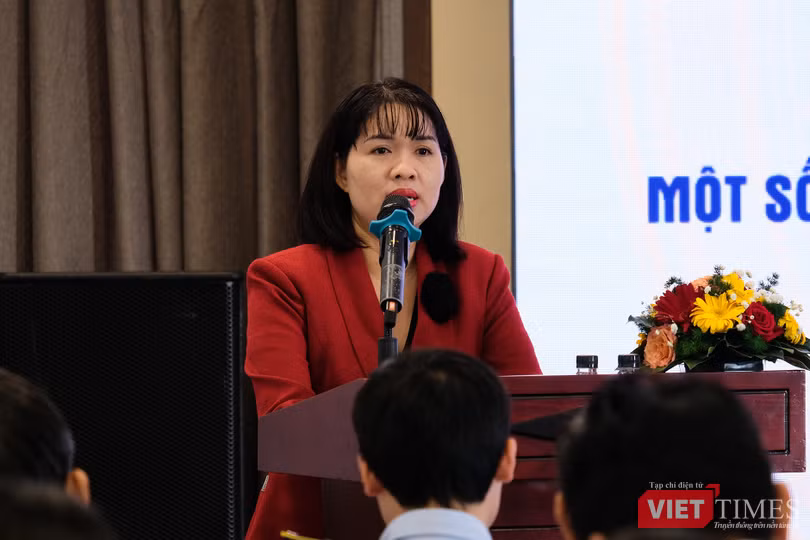 vt-hoi-nghi-thuoc-la-dien-tu-anh-1.jpg