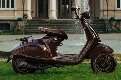 Vespa 946 phiên bản Ngựa vẫn được phát triển trên ngôn ngữ đặc trưng, vừa cổ điển vừa hiện đại. Ảnh: Piaggio.