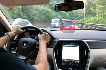 Thuê ô tô tự lái về quê ăn Tết: Chuẩn bị gì để đi xa an toàn, đỡ mệt?