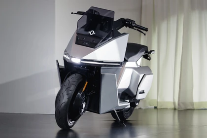 Startup công nghệ châu Á ra mắt xe máy điện "không bao giờ ngã"