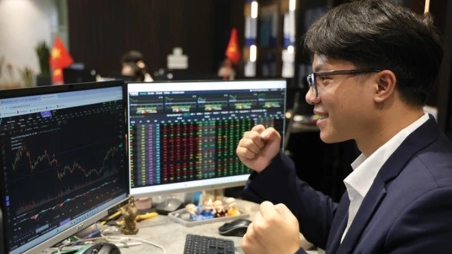 VN-Index lập đỉnh mới trên 1.900 điểm, động lực đến từ đâu?