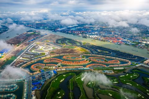 Đô thị đảo Vũ Yên rộng 877ha được ba dòng sông bao bọc, tiếp giáp hơn 16km mặt nước tự nhiên. Ảnh ĐH.