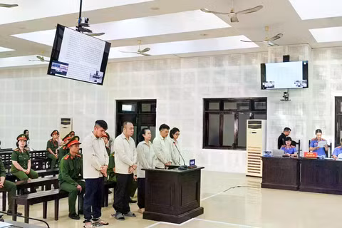 Quang cảnh phiên xét xử. Ảnh XM