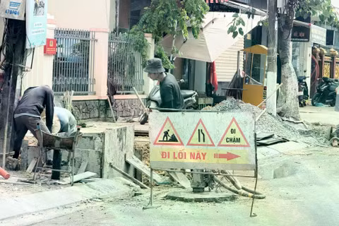 Cụm nút giao thông Lê Thanh Nghị – Cách mạng Tháng Tám – Thăng Long – Đường dẫn lên cầu Hòa Xuân (Đà Nẵng) trị giá gần 1.200 tỷ đồng do Dacinco trúng thầu và bắt tay vào thi công ngay sau lễ khởi công (ngày 25/8). Ảnh XM.