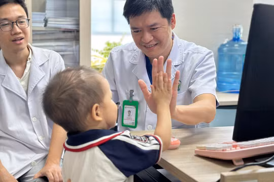 Bé trai 26 tháng tuổi bị chó nhà tấn công nghiêm trọng, bác sĩ đưa cảnh báo