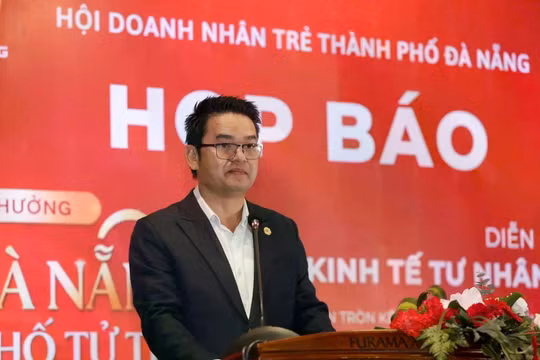 Ông Mai Minh Vương, Chủ tịch Hội Doanh nhân trẻ Đà Nẵng (YBA Đà Nẵng) phát biểu tại họp báo. Ảnh DT.