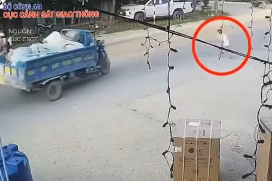 Cậu bé gây tai họa cho tài xế xe ba bánh